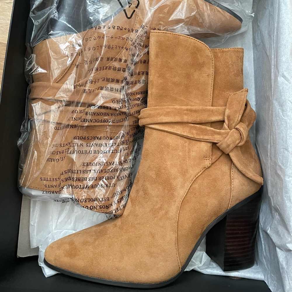 NWT Banana Republic Ankle Boots Suede - Canton Style